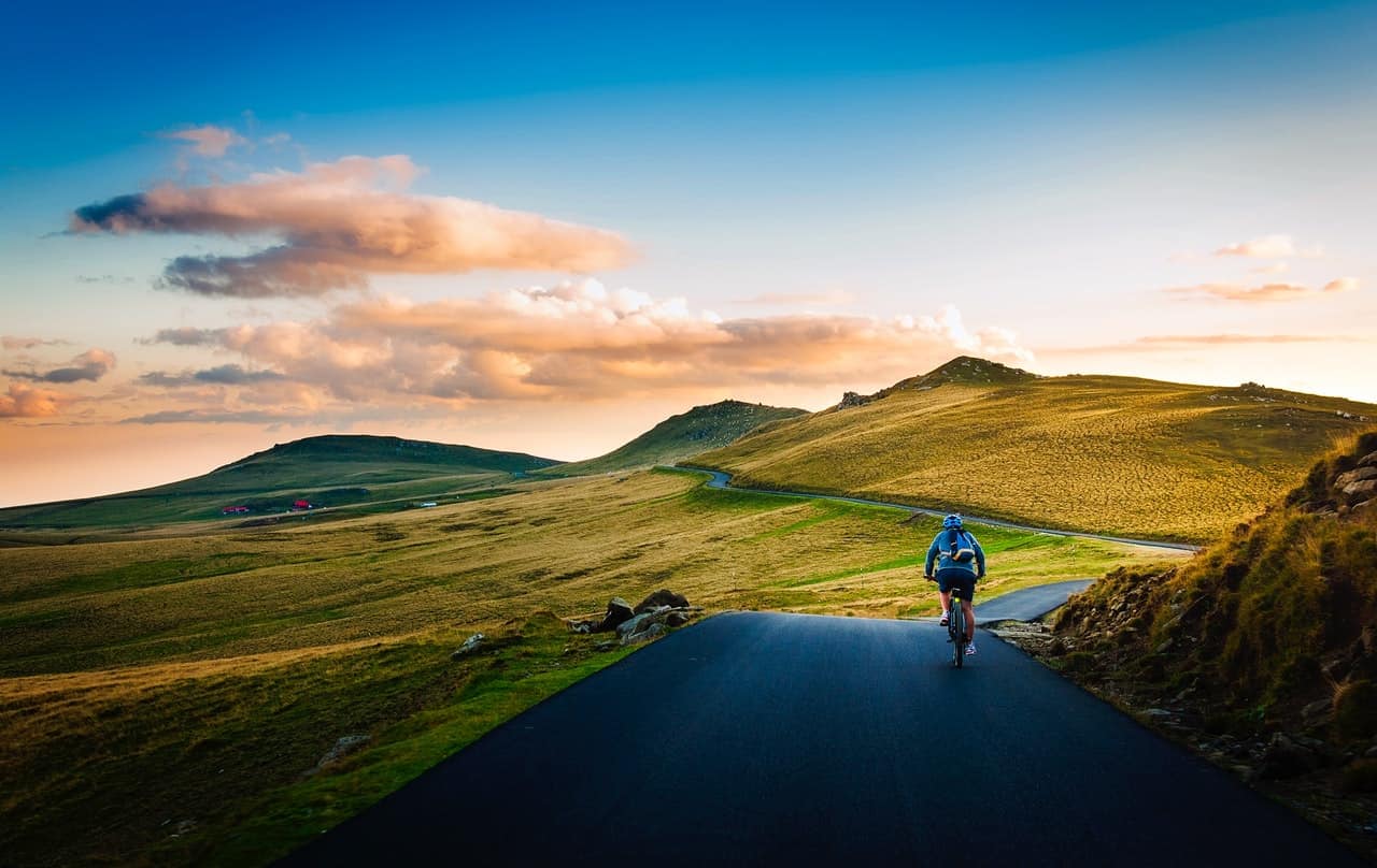 descend road bike on the mountains